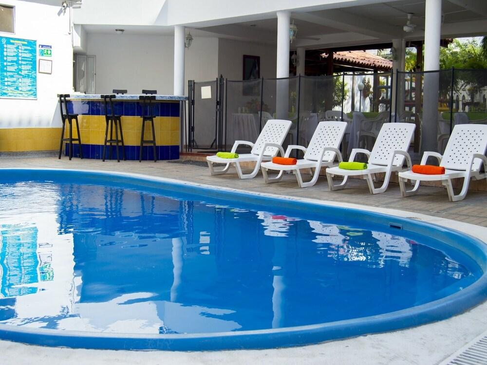 Hotel Edmar Санта Марта Екстериор снимка