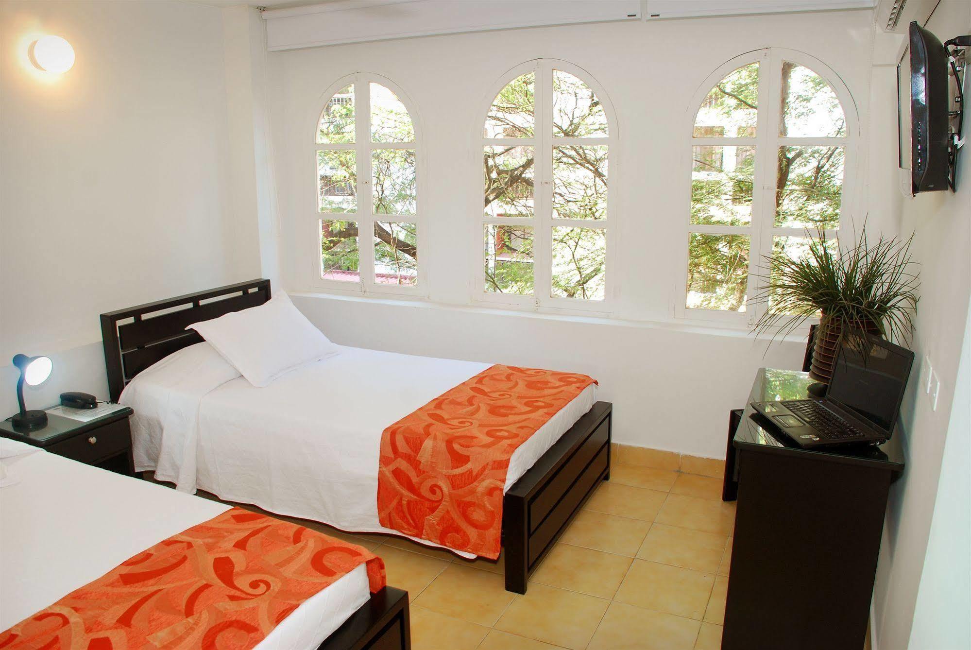 Hotel Edmar Санта Марта Екстериор снимка
